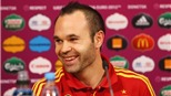 Iniesta "bắt bài" lối chơi của BĐN